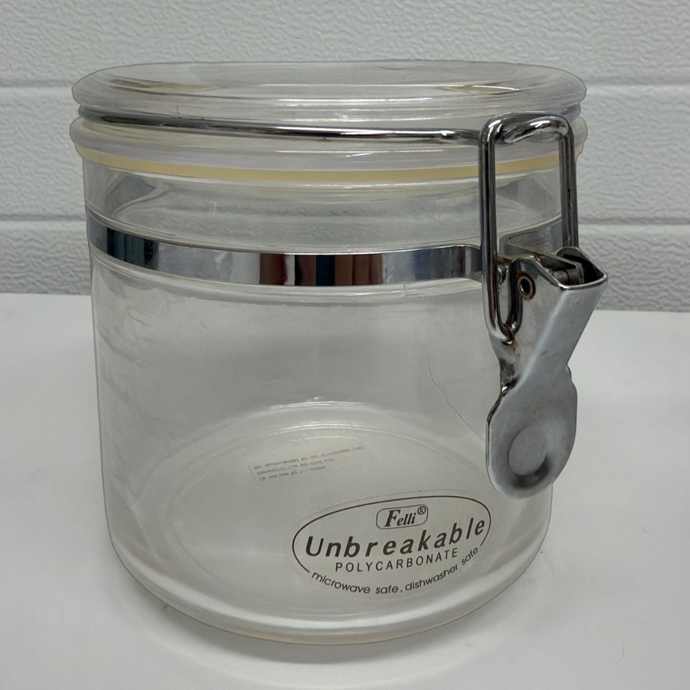 Felli Airtight Unbreakable Plastic Food Storage Container 5"Diameter x 5"H EUC